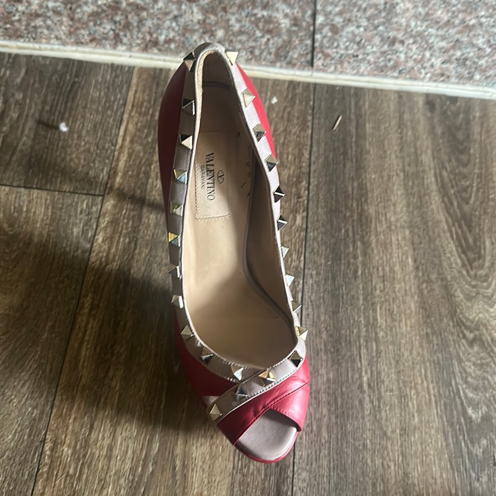 Valentino Garavani Rockstud Two Tone Platform Pumps Peep Toe Size 38 1/2